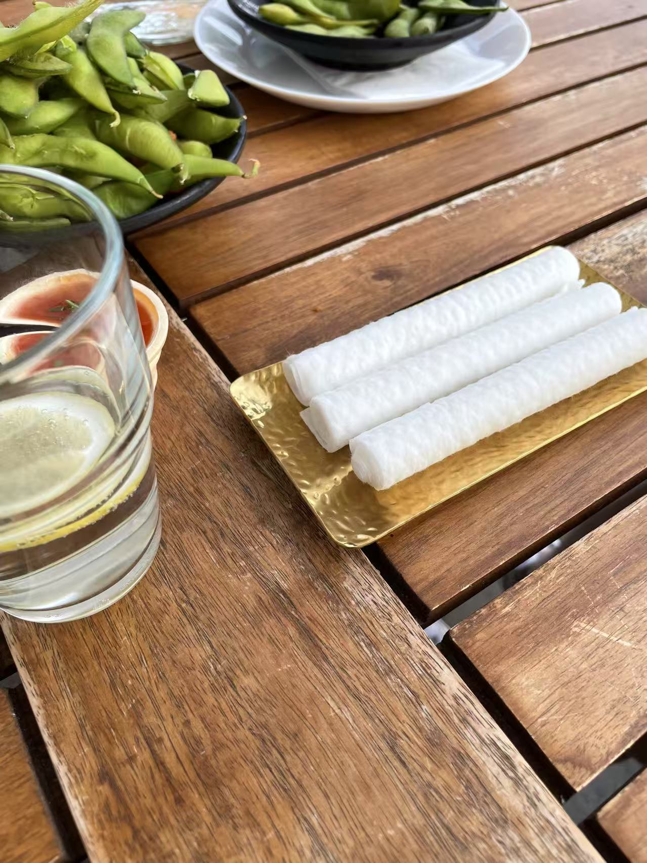 Rollo de toalla desechable CalmConcept® 23M, fabricado con fibras vegetales 100% naturales, textura perlada 3D, suave, sin pelusa, biodegradable, para uso en seco y húmedo, para dispensador de toallas calientes modelo A